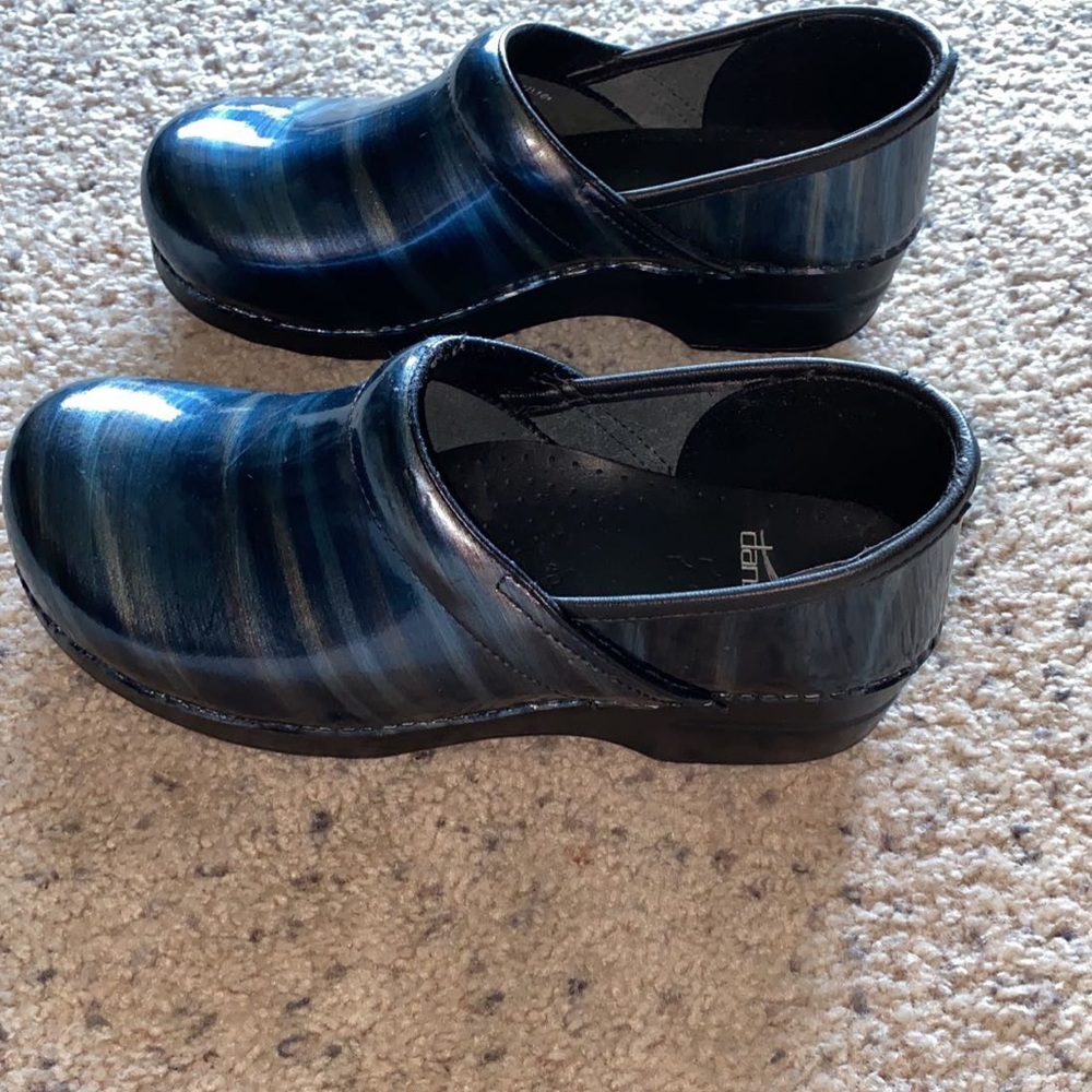Shoes - Picture 3 of 8